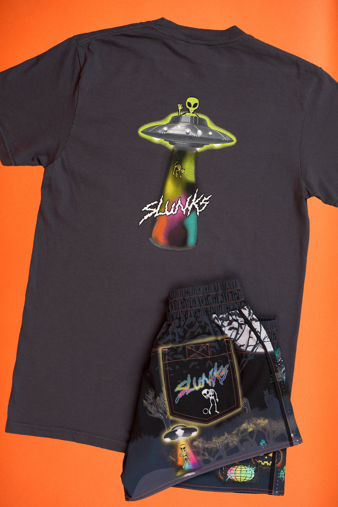 GREET1NGS 3ARTHLING5 Slunks Tee